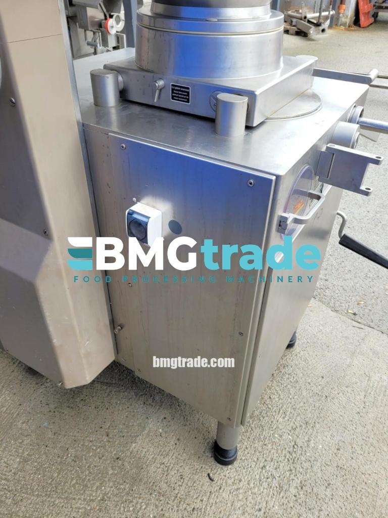 Handtmann-VF300B-vacuum-stuffer-9