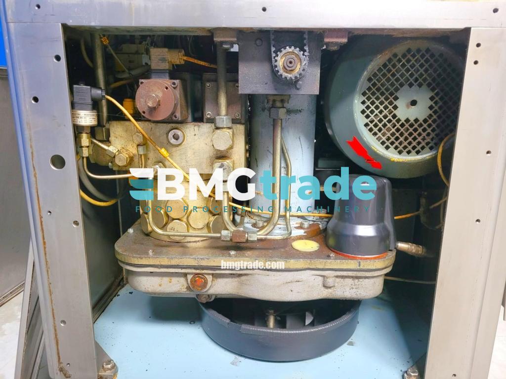 Handtmann-VF300B-with-loader-19