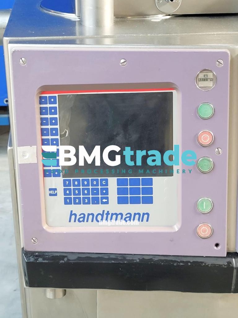 Handtmann-VF300B-with-loader-30