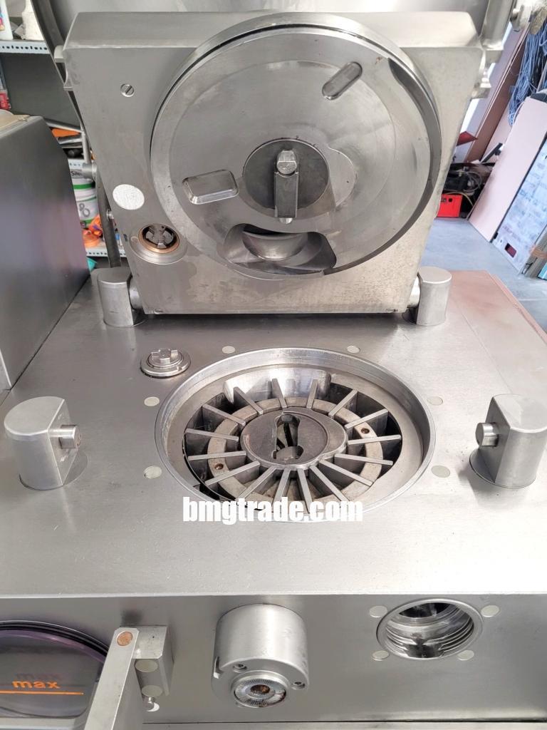 Handtmann-VF80-vacuum-stuffer-3