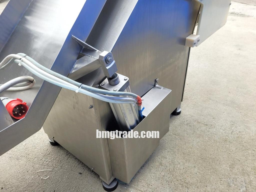 Magurit-frozen-block-guillotine-3