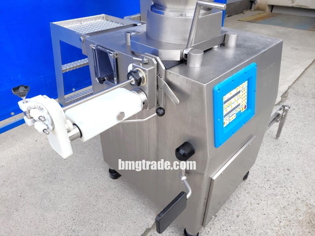 Rex-RVF200-loading-5