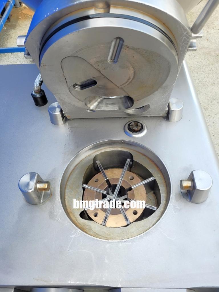 Rex-RVF327-vacuum-filler-4
