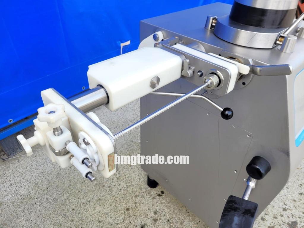 Rex-RVF327-vacuum-filler-8