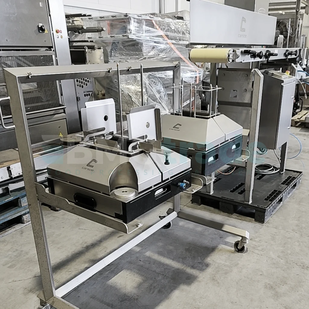 Automatic Tray Dispensing Line CLEANLINE BUFFER 2000 + ANYTRAY CL FLATSKIN DENESTER