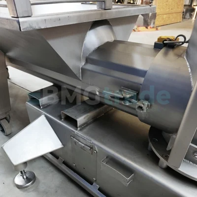 CARNITECH hopper and screw conveyor